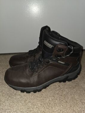 Khombu Men's Lincoln Brown Faux Leather All Weather Boots Sz 9 Good Condition
